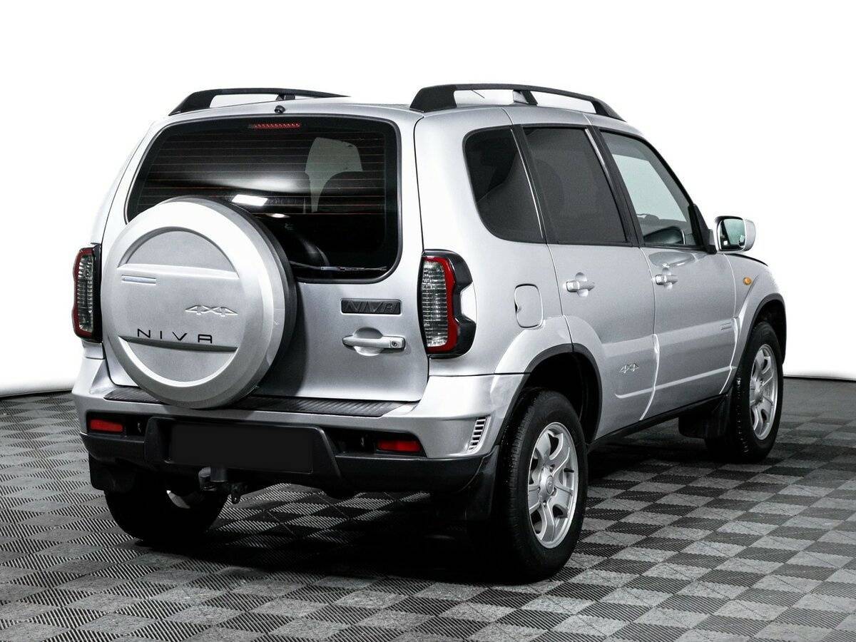 Chevrolet Niva с пробегом — 2010 год. Фото: #4