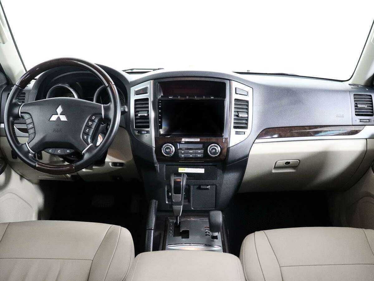 Mitsubishi Pajero с пробегом — 2019 год. Фото: #14