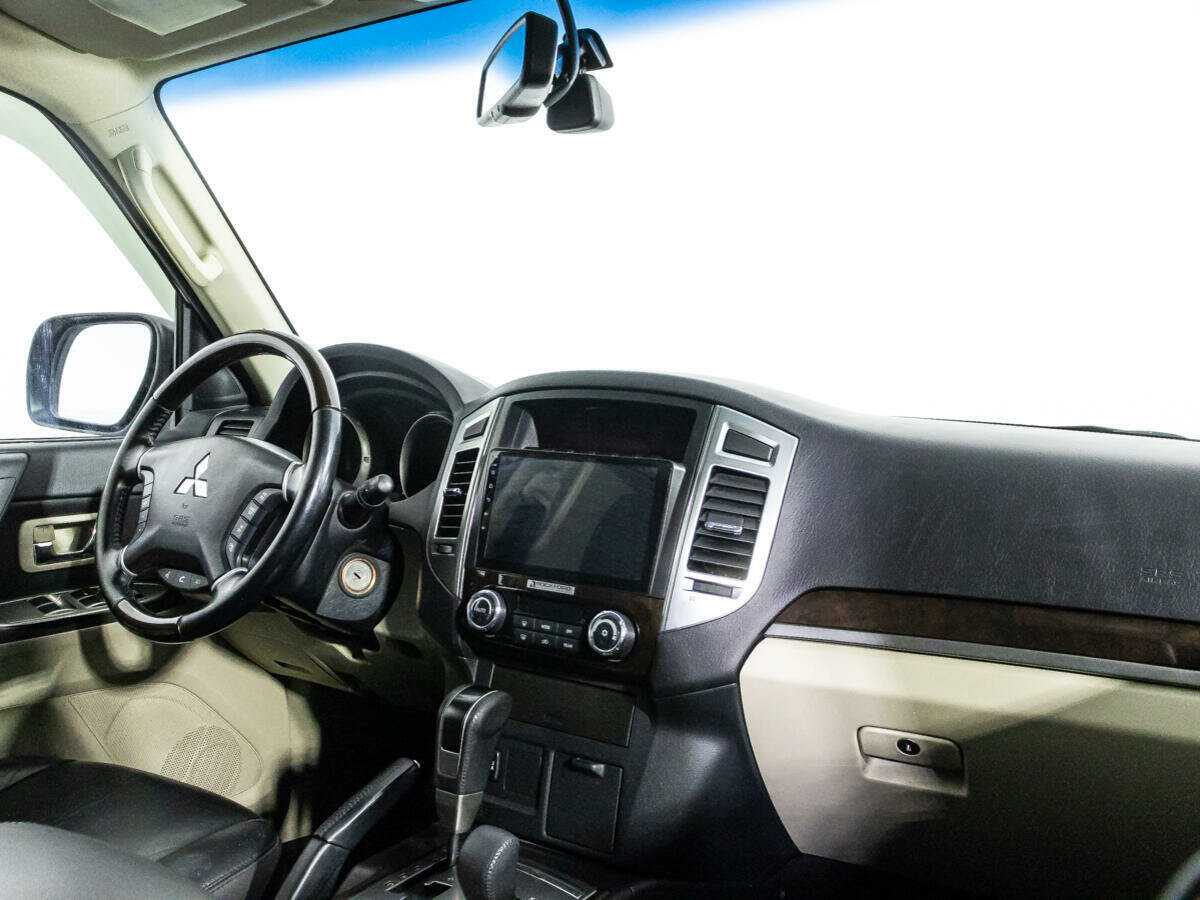 Mitsubishi Pajero с пробегом — 2019 год. Фото: #8