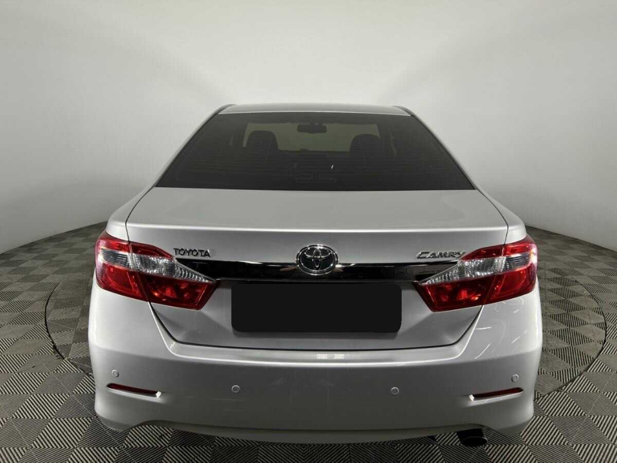 Toyota Camry с пробегом — 2013 год. Фото: #2