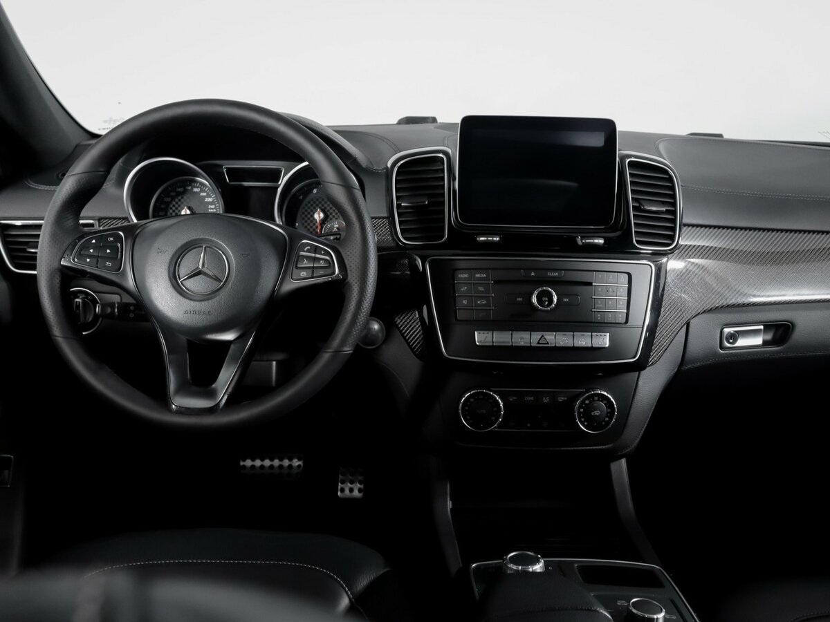 Mercedes-Benz GLE с пробегом — 2017 год. Фото: #11