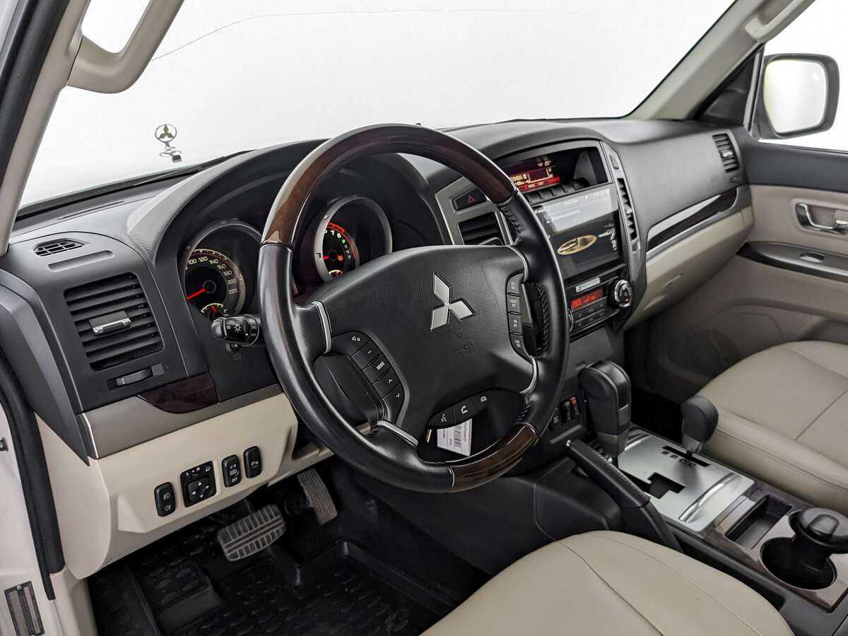 Mitsubishi Pajero с пробегом — 2020 год. Фото: #11
