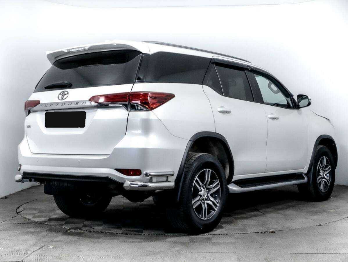 Toyota Fortuner с пробегом — 2017 год. Фото: #3