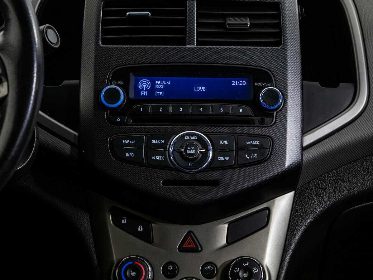 Chevrolet Aveo с пробегом — 2012 год. Фото: #12