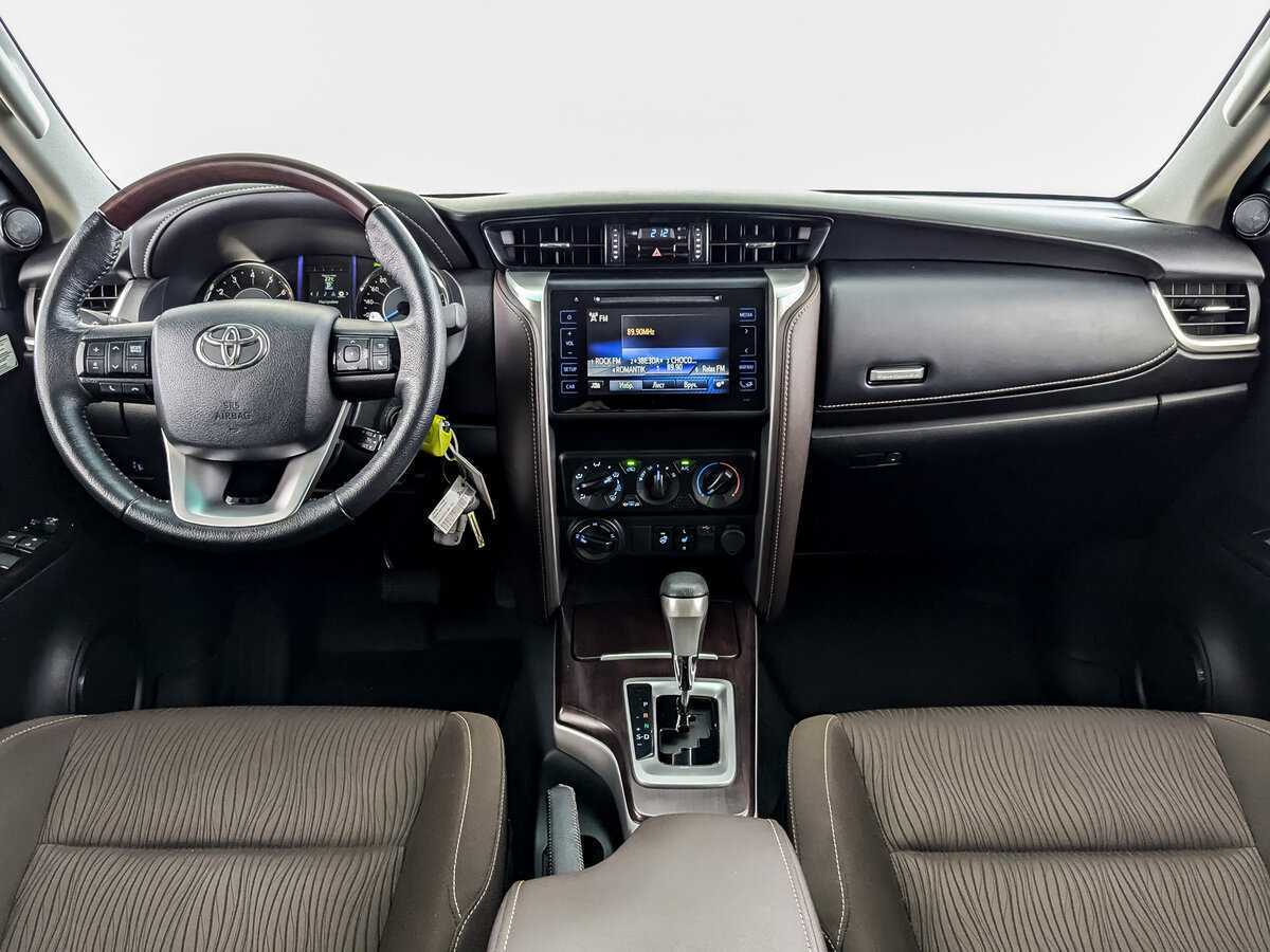 Toyota Fortuner с пробегом — 2019 год. Фото: #11