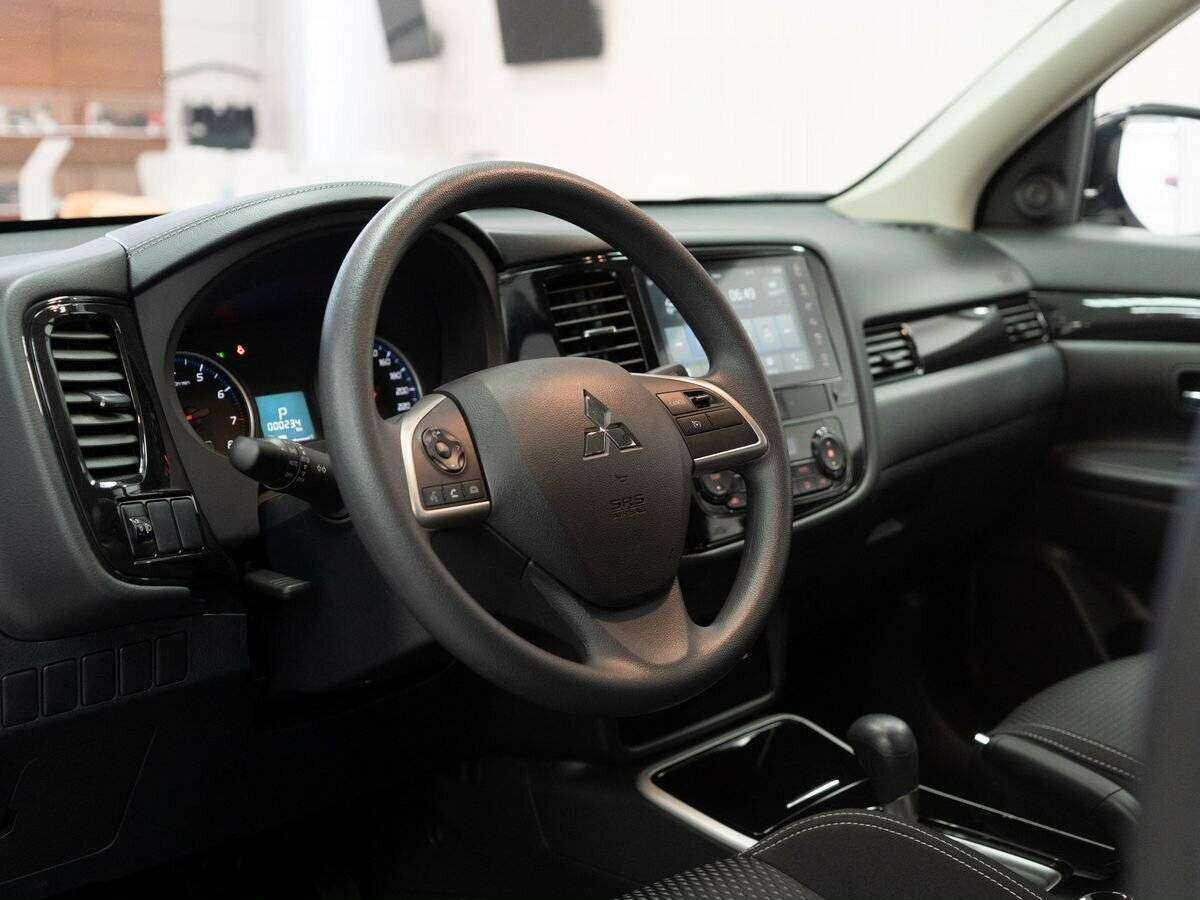 Mitsubishi Outlander с пробегом — 2022 год. Фото: #4