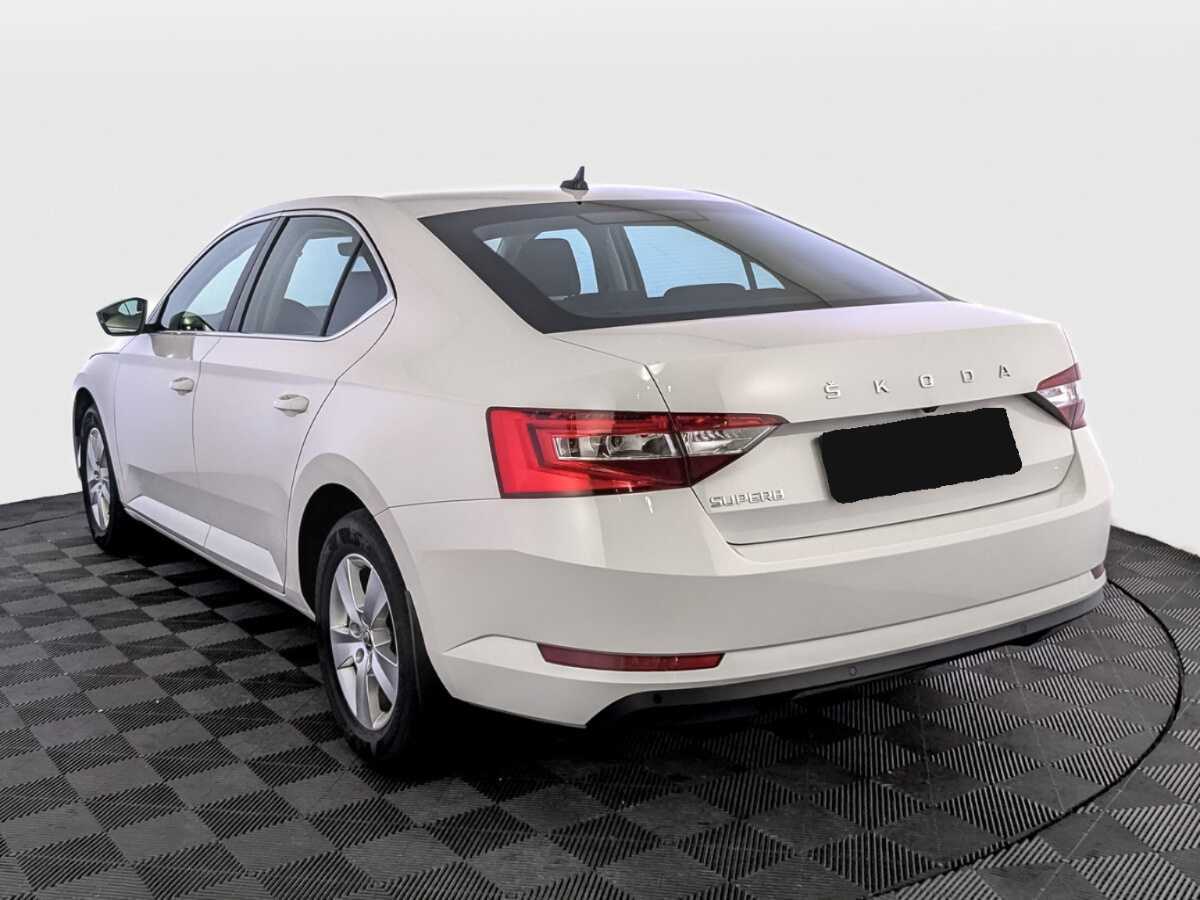 Skoda Superb с пробегом — 2021 год. Фото: #6