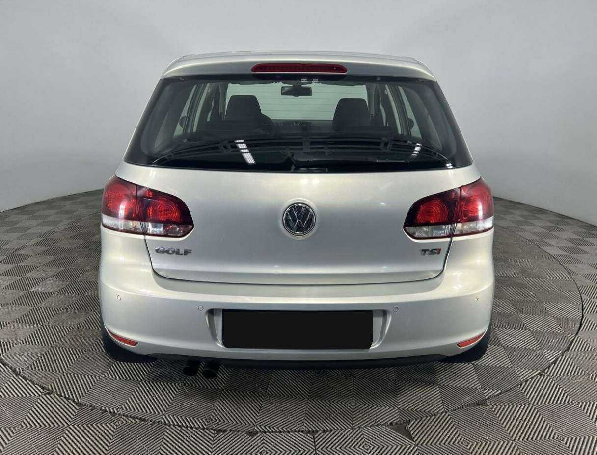 Volkswagen Golf с пробегом — 2010 год. Фото: #2