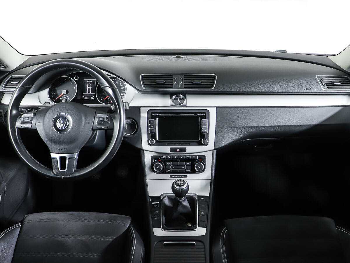 Volkswagen Passat CC с пробегом — 2011 год. Фото: #10