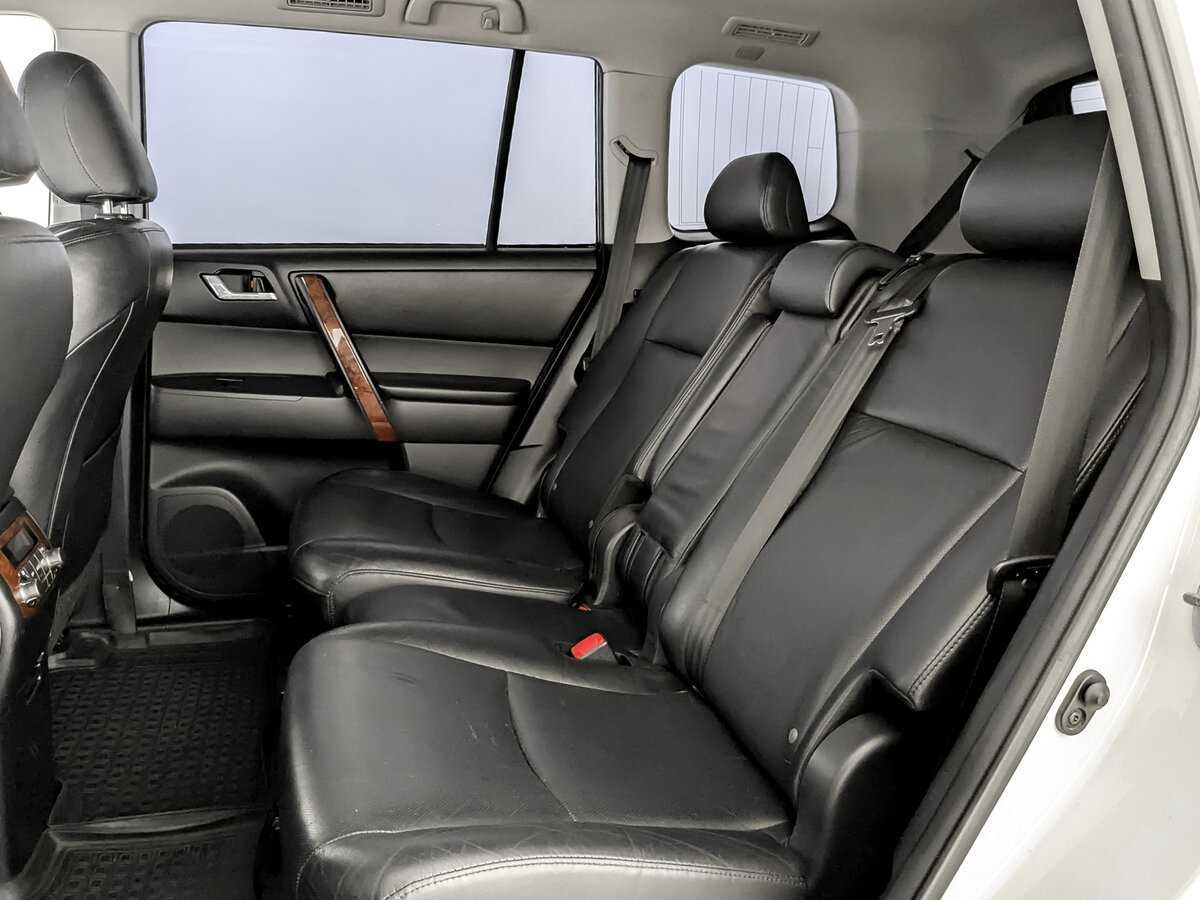 Toyota Highlander с пробегом — 2011 год. Фото: #11