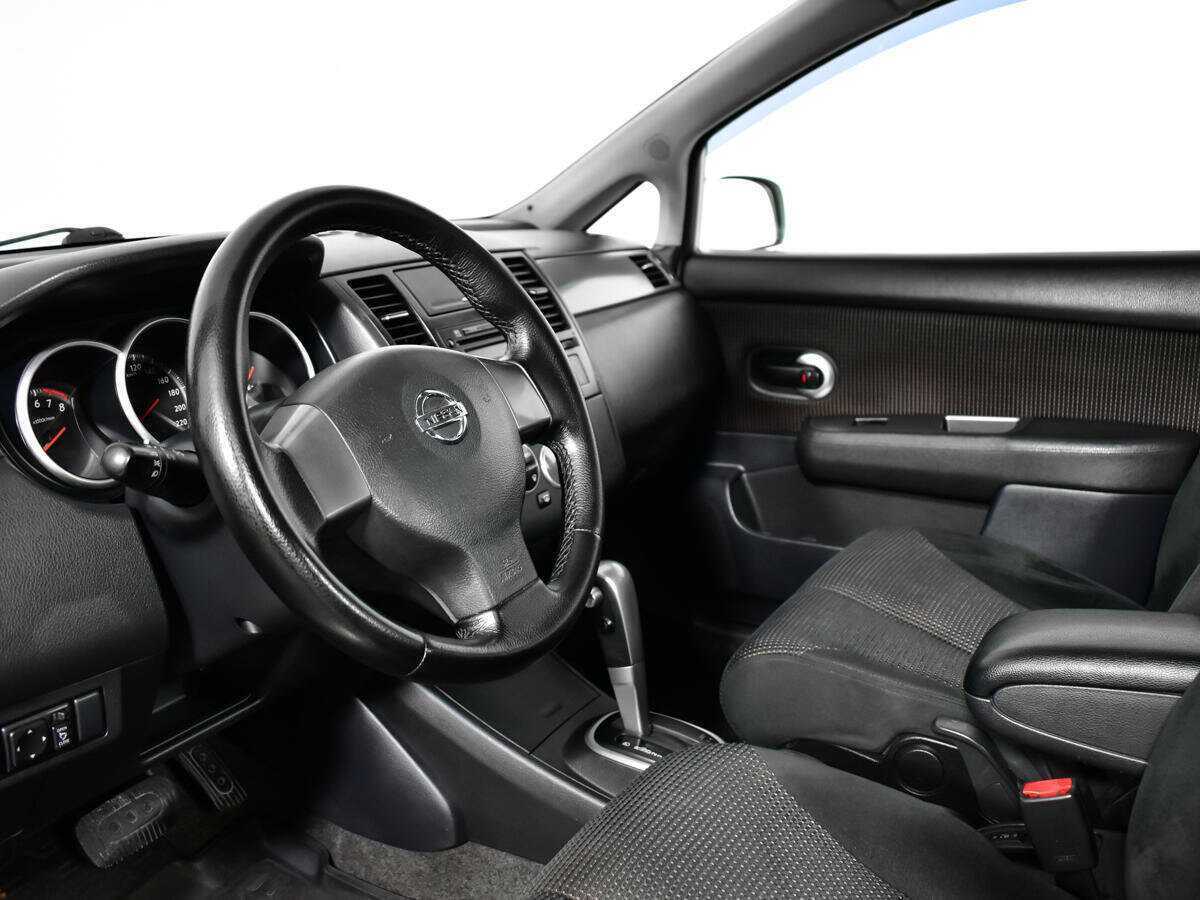 Nissan Tiida с пробегом — 2011 год. Фото: #12