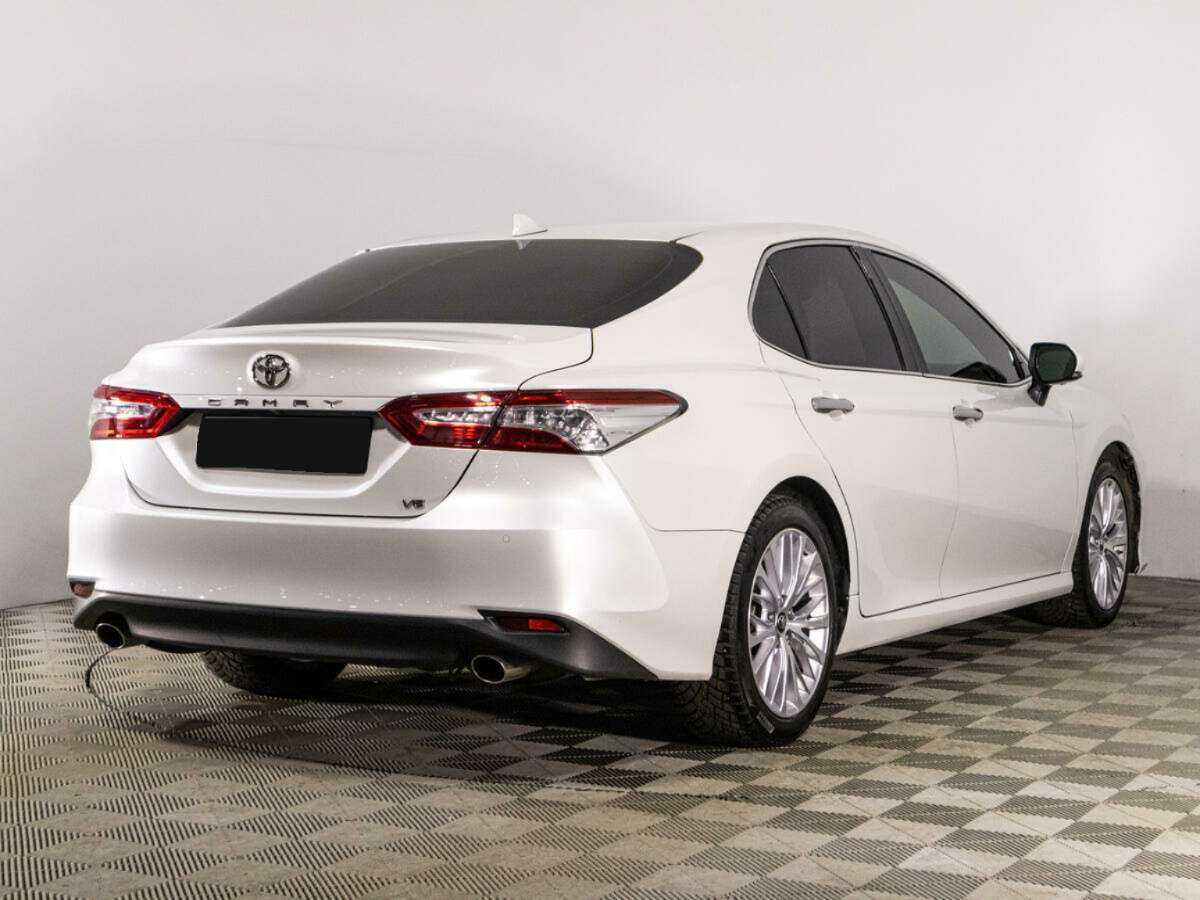 Toyota Camry с пробегом — 2018 год. Фото: #4