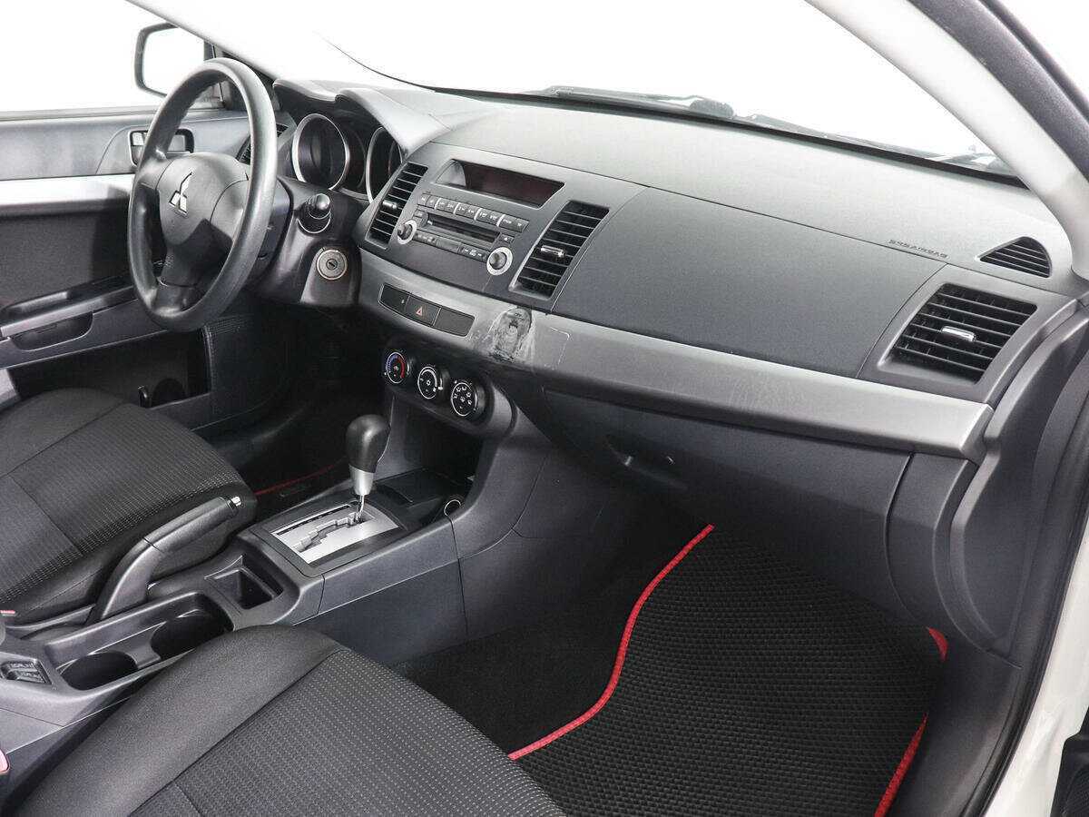 Mitsubishi Lancer с пробегом — 2011 год. Фото: #9