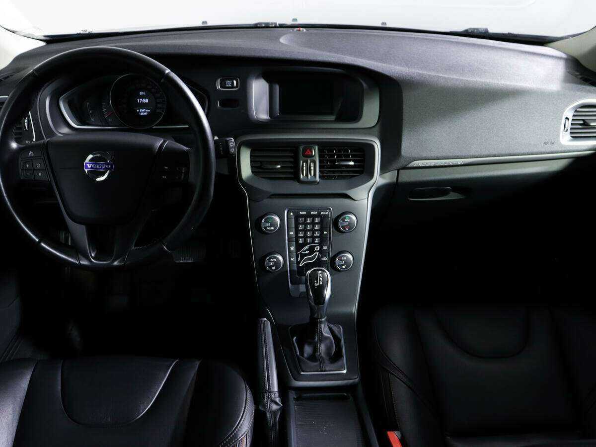 Volvo V40 Cross Country с пробегом — 2014 год. Фото: #9