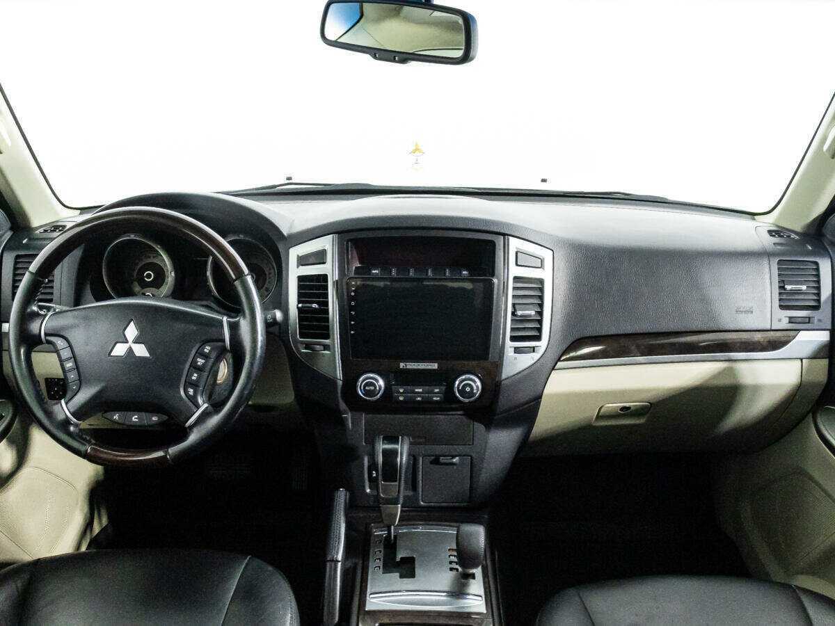 Mitsubishi Pajero с пробегом — 2019 год. Фото: #12