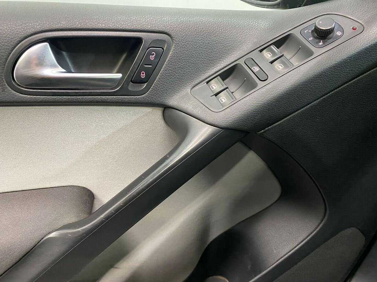 Volkswagen Tiguan с пробегом — 2011 год. Фото: #16