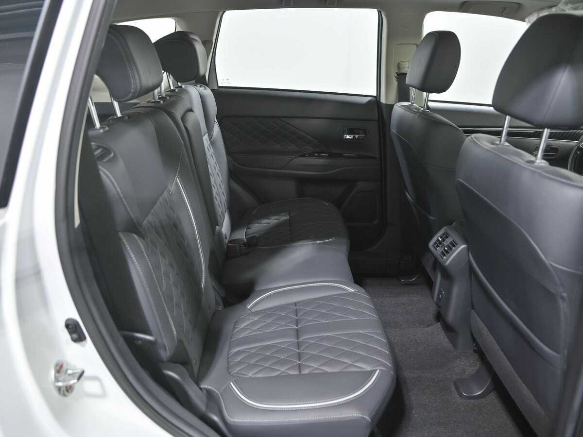 Mitsubishi Outlander с пробегом — 2022 год. Фото: #16