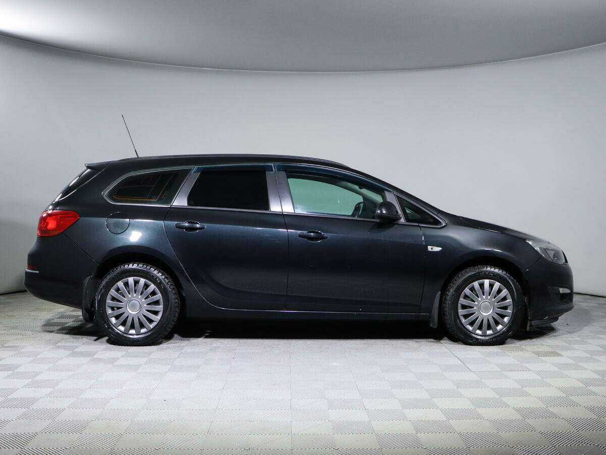 Opel Astra с пробегом — 2014 год. Фото: #3