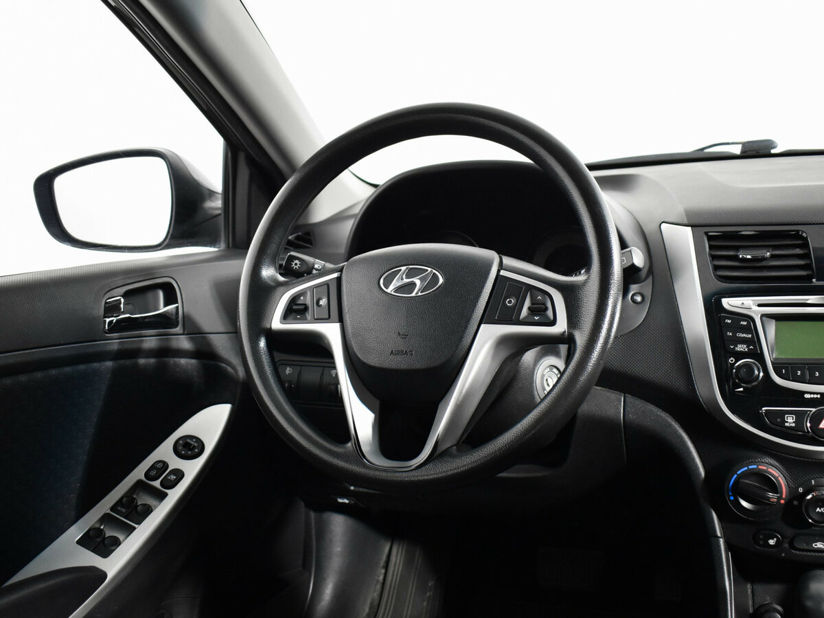 Hyundai Solaris с пробегом — 2012 год. Фото: #14