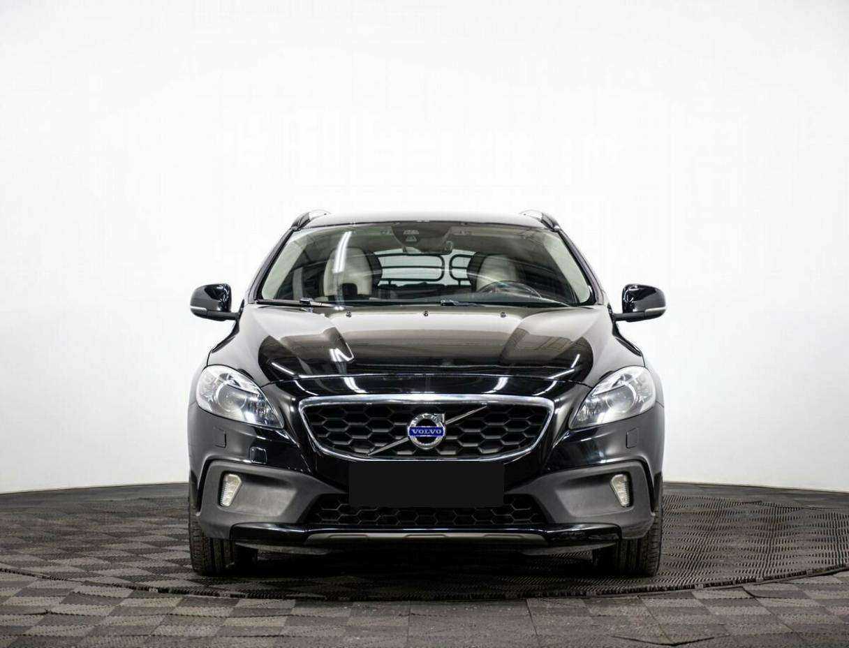 Volvo V40 Cross Country с пробегом — 2015 год. Фото: #1