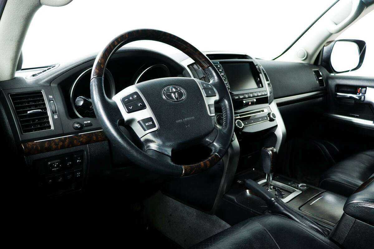 Toyota Land Cruiser с пробегом — 2012 год. Фото: #12