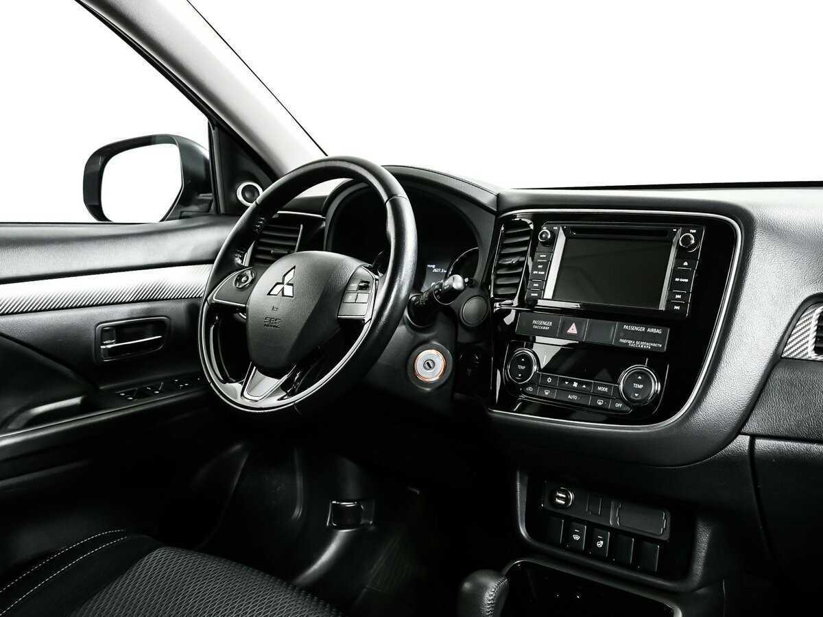 Mitsubishi Outlander с пробегом — 2017 год. Фото: #8