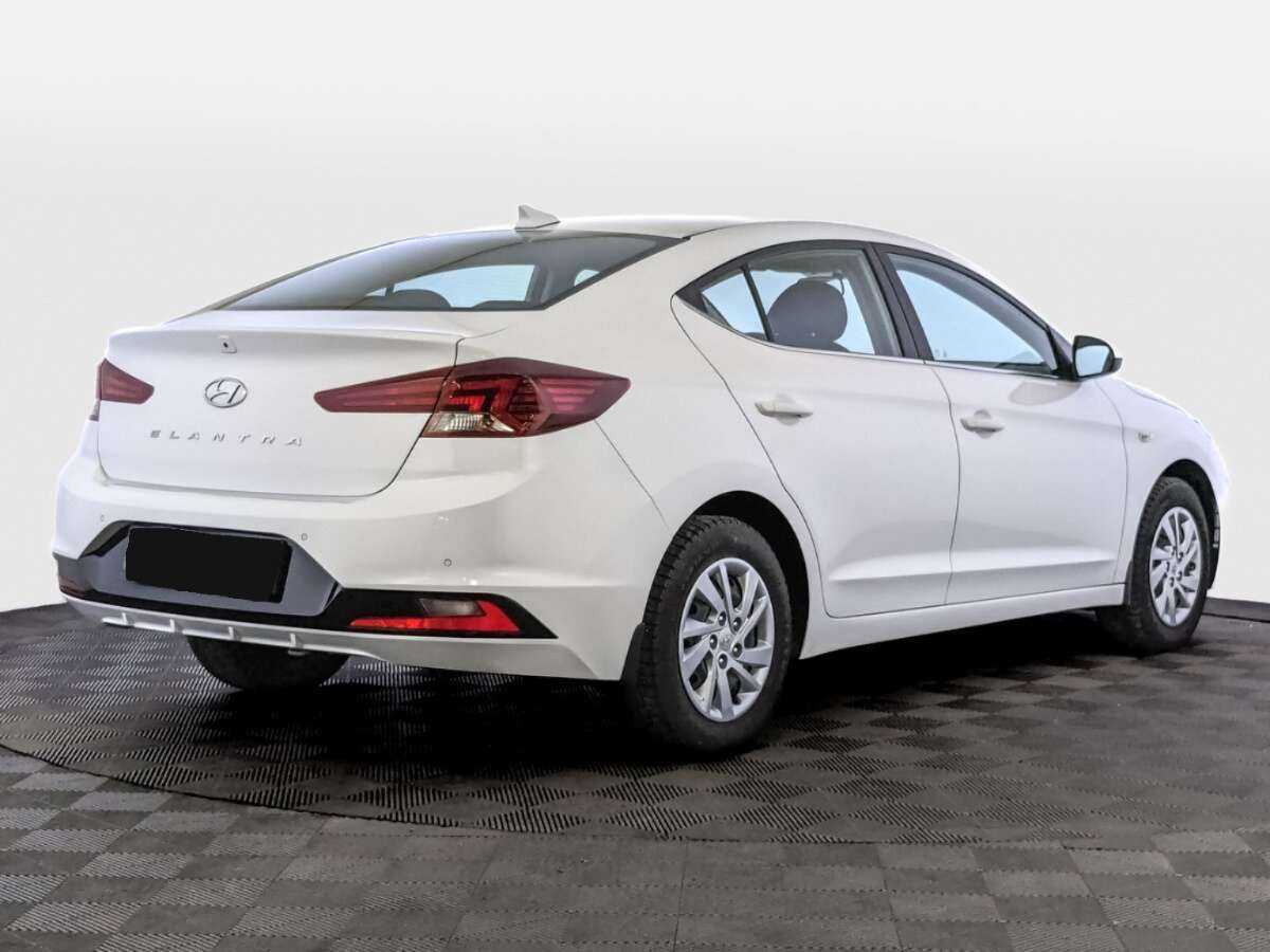 Hyundai Elantra с пробегом — 2020 год. Фото: #4