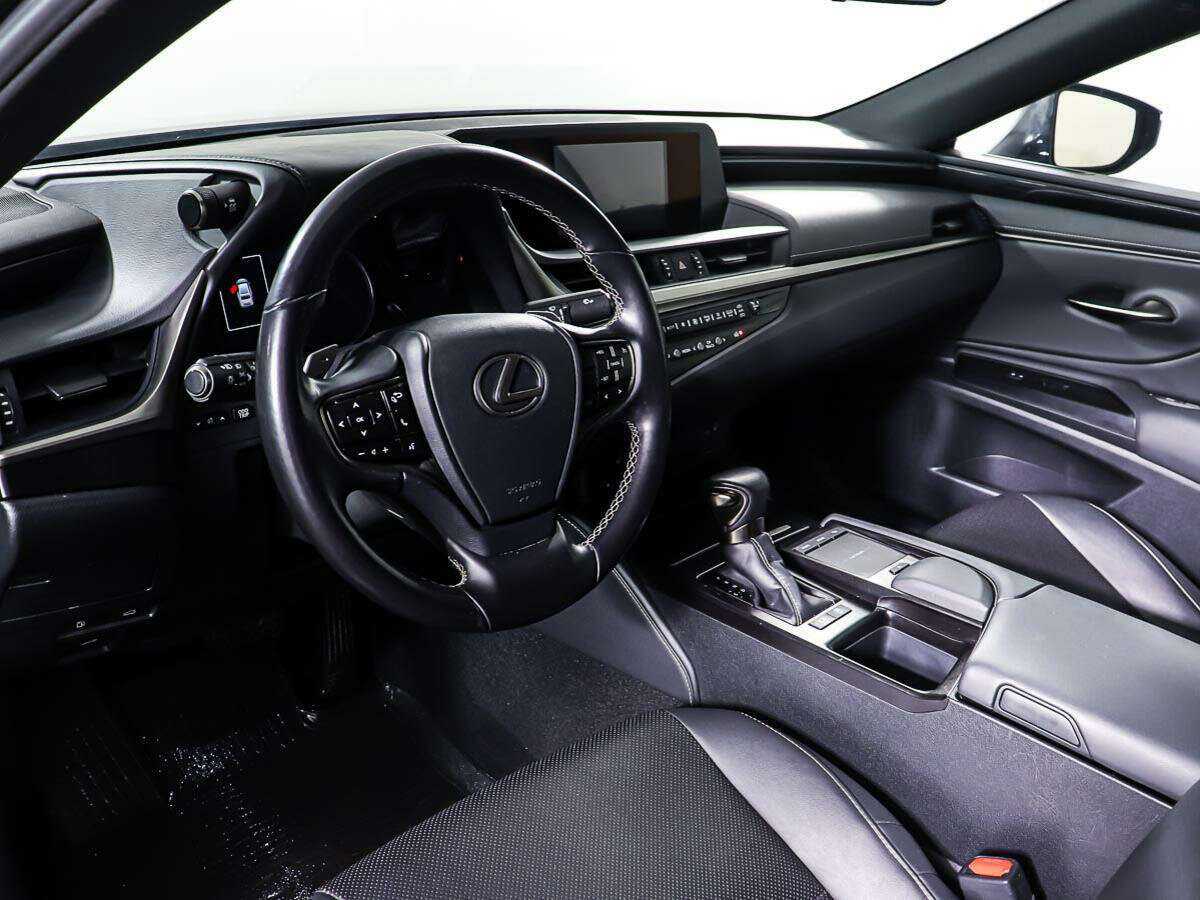 Lexus ES с пробегом — 2020 год. Фото: #12
