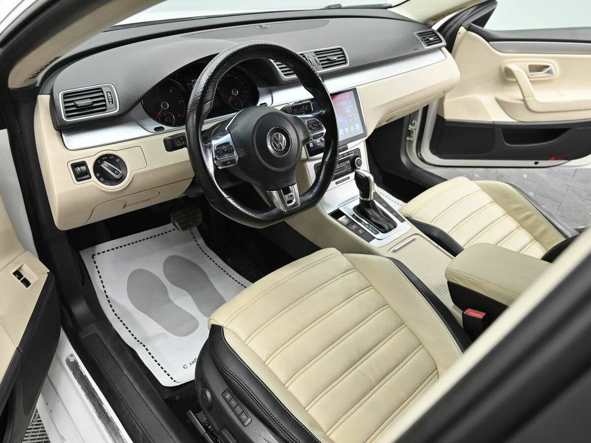 Volkswagen Passat CC с пробегом — 2011 год. Фото: #6