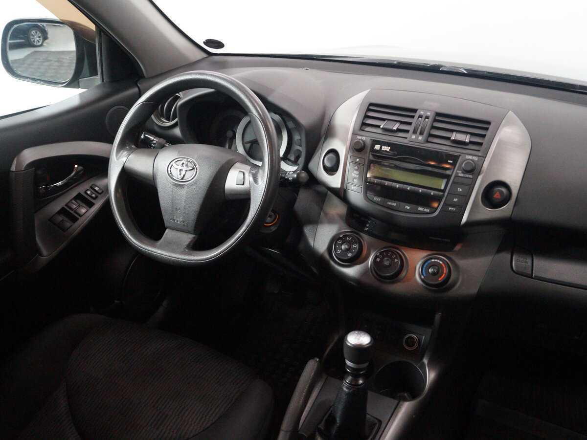 Toyota RAV4 с пробегом — 2011 год. Фото: #6