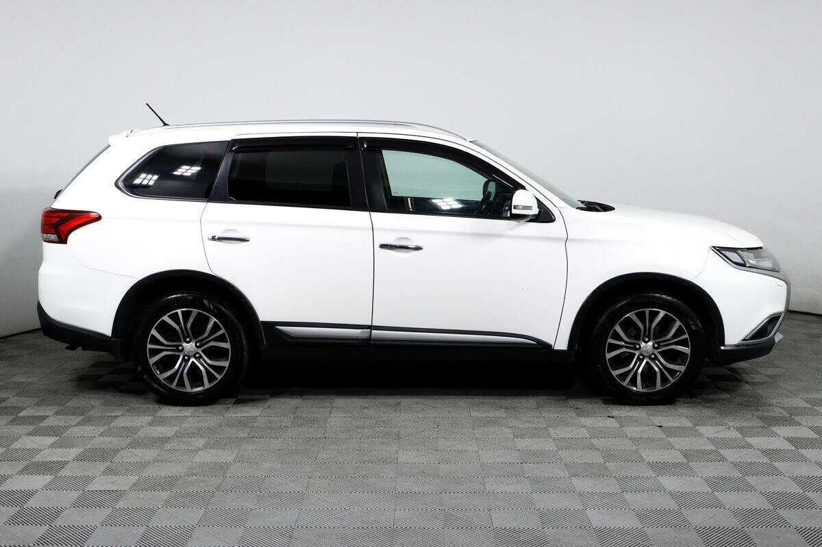 Mitsubishi Outlander с пробегом — 2016 год. Фото: #3