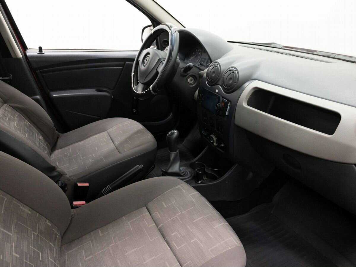 Renault Sandero с пробегом — 2011 год. Фото: #11