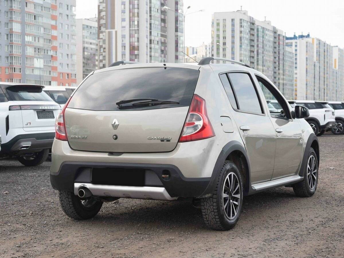 Renault Sandero с пробегом — 2011 год. Фото: #5
