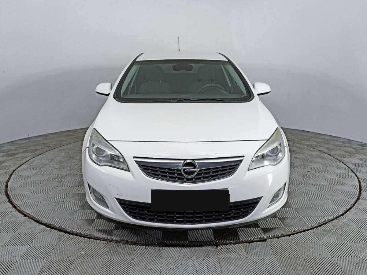 Opel Astra с пробегом — 2011 год. Фото: #1