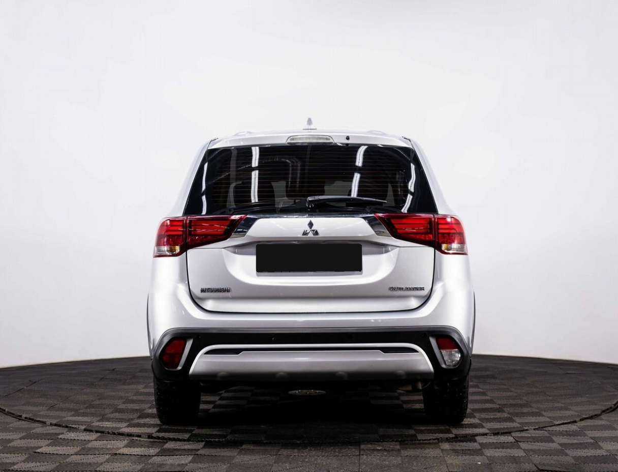 Mitsubishi Outlander с пробегом — 2019 год. Фото: #4