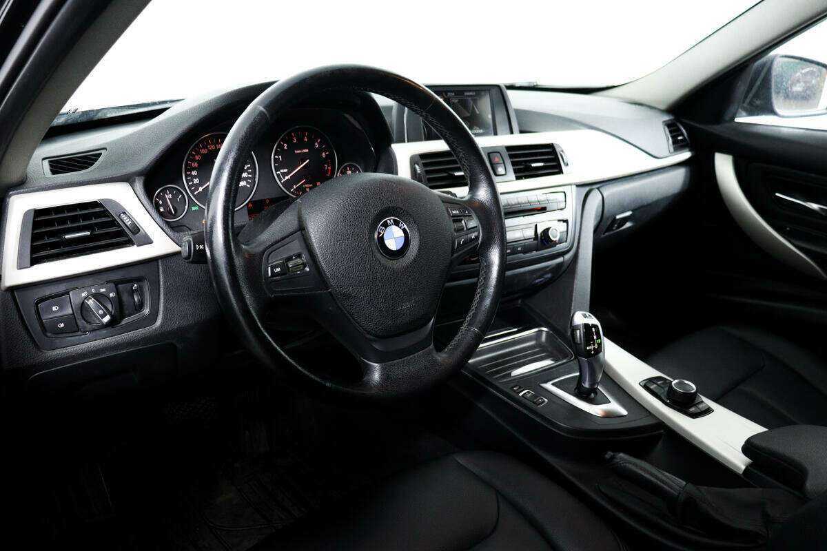 BMW 3 серии с пробегом — 2015 год. Фото: #11