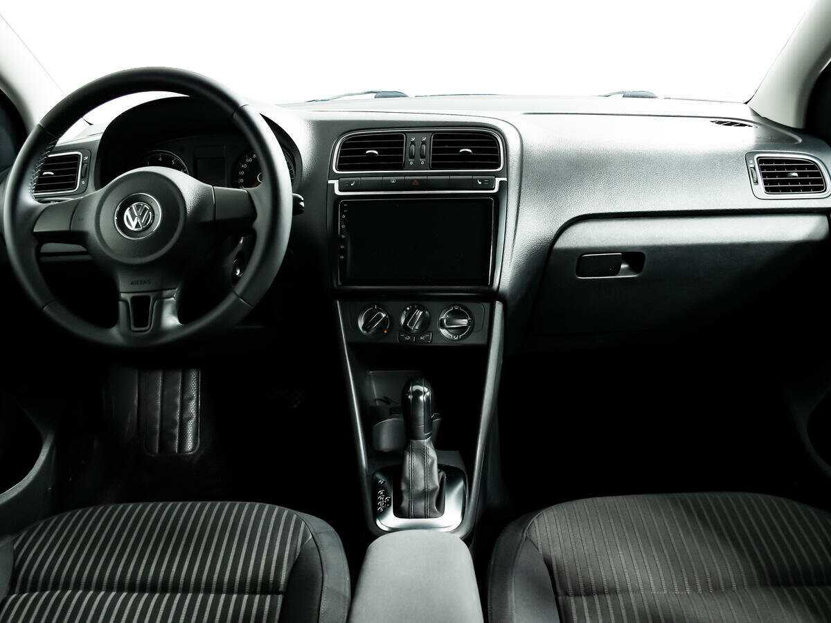 Volkswagen Polo с пробегом — 2010 год. Фото: #10