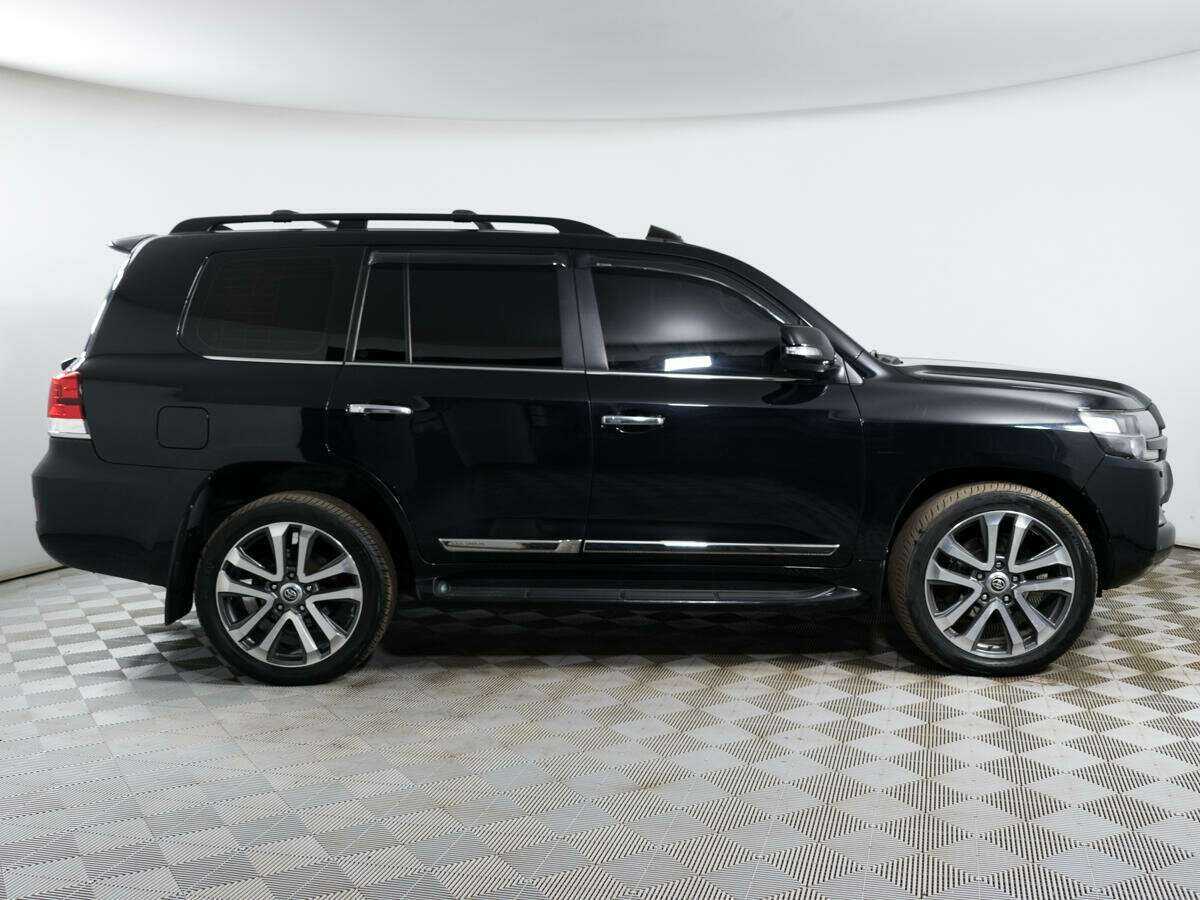 Toyota Land Cruiser с пробегом — 2015 год. Фото: #3