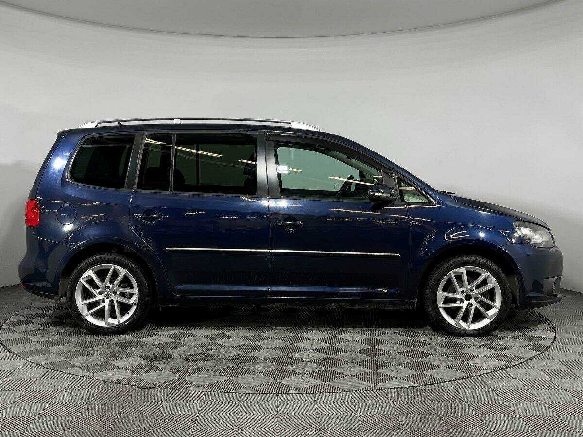 Volkswagen Touran с пробегом — 2012 год. Фото: #3