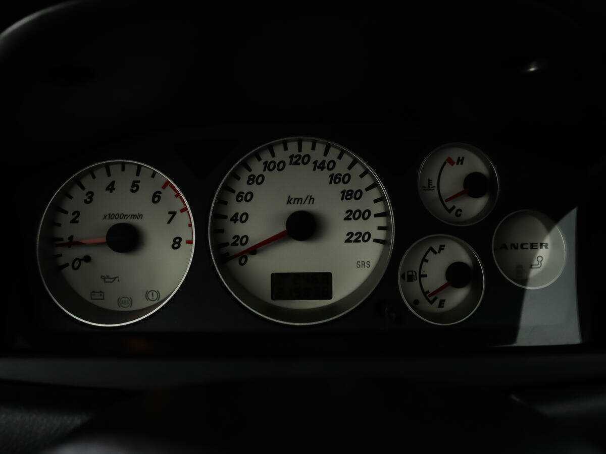 Mitsubishi Lancer с пробегом — 2004 год. Фото: #10