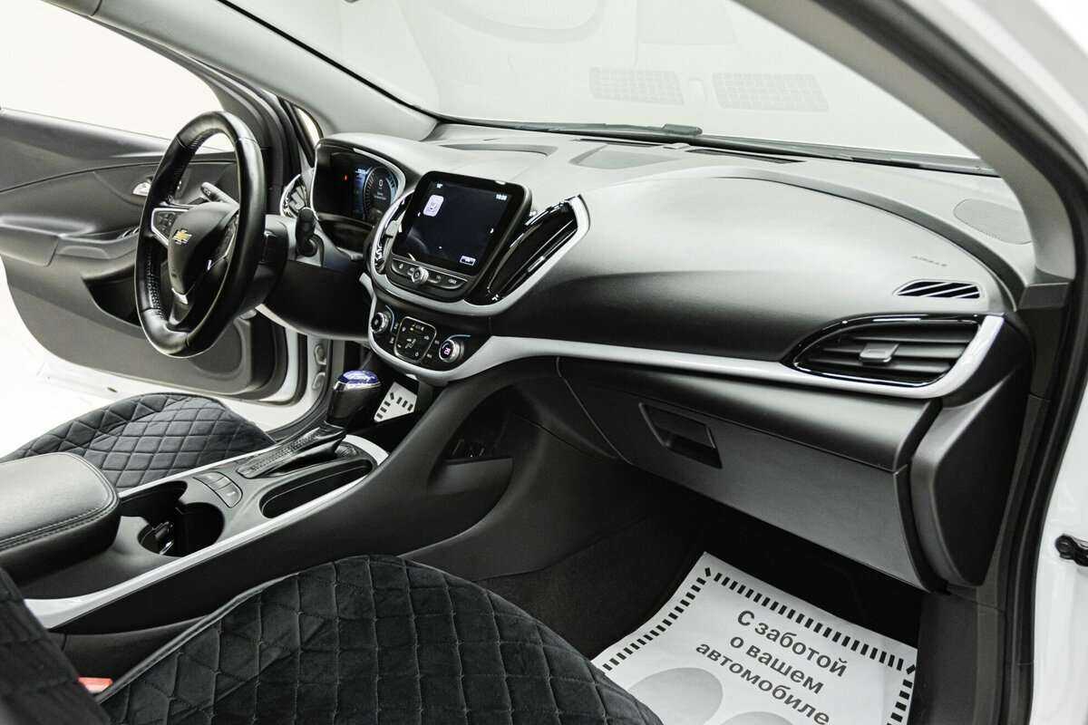 Chevrolet Volt с пробегом — 2016 год. Фото: #13