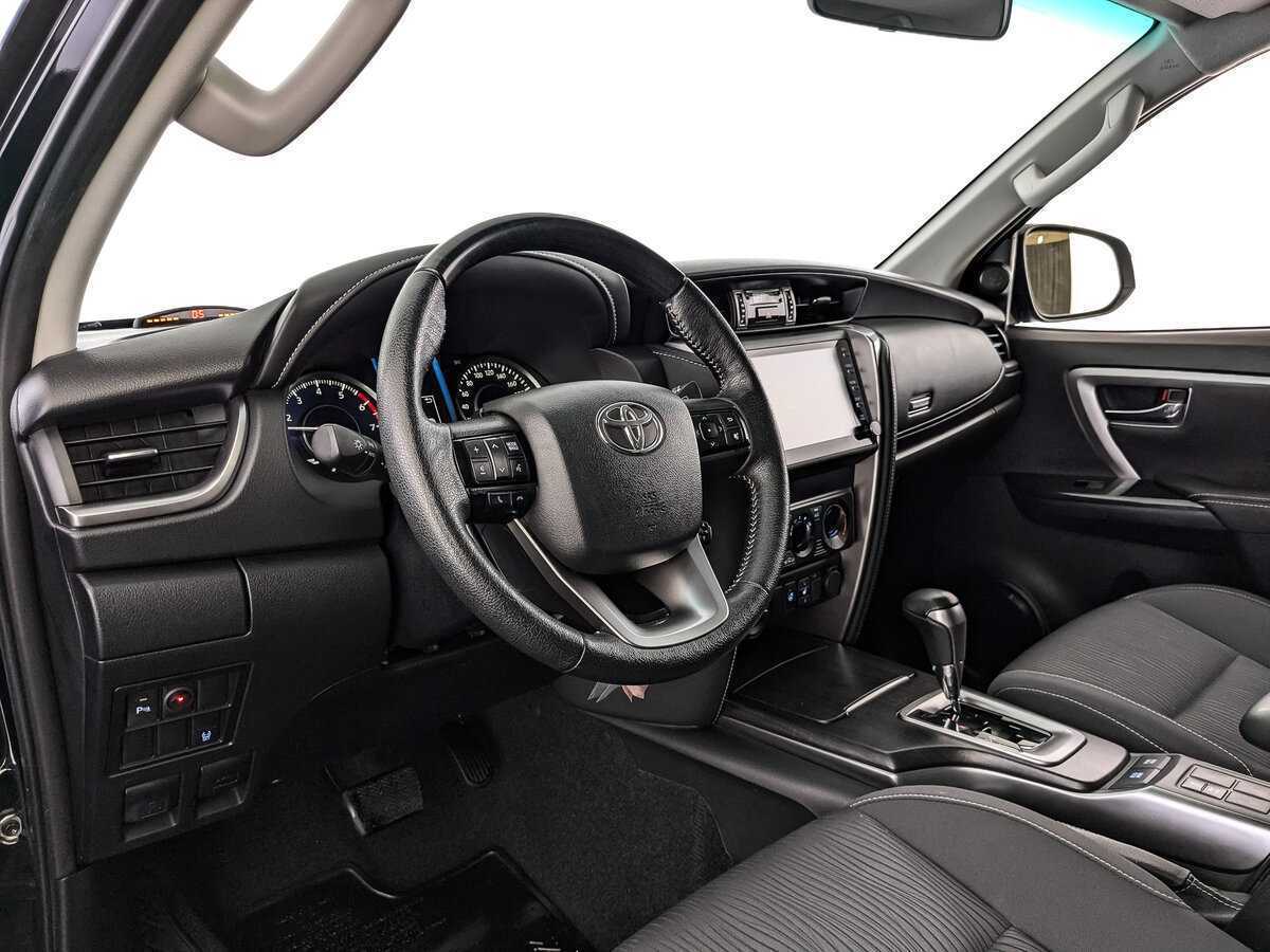 Toyota Fortuner с пробегом — 2021 год. Фото: #10