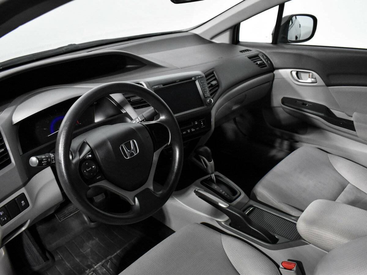 Honda Civic с пробегом — 2012 год. Фото: #6