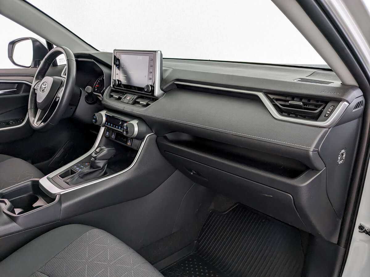 Toyota RAV4 с пробегом — 2020 год. Фото: #8