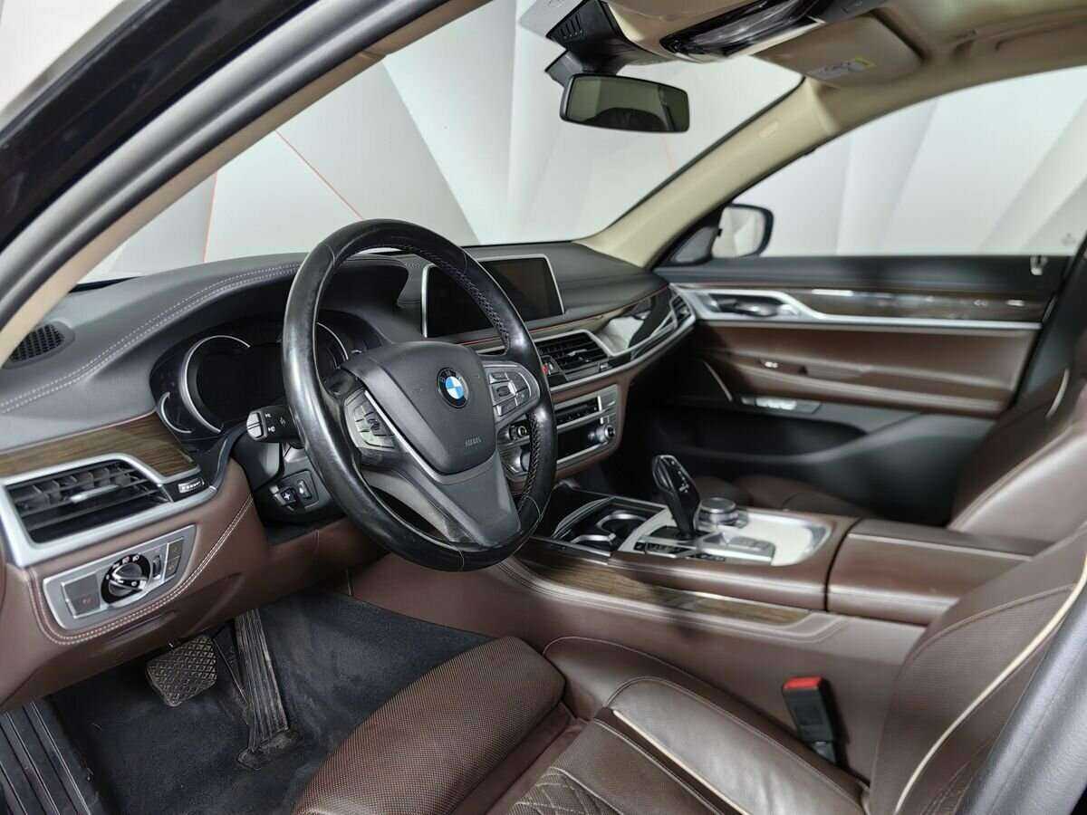 BMW 7 серии с пробегом — 2017 год. Фото: #12