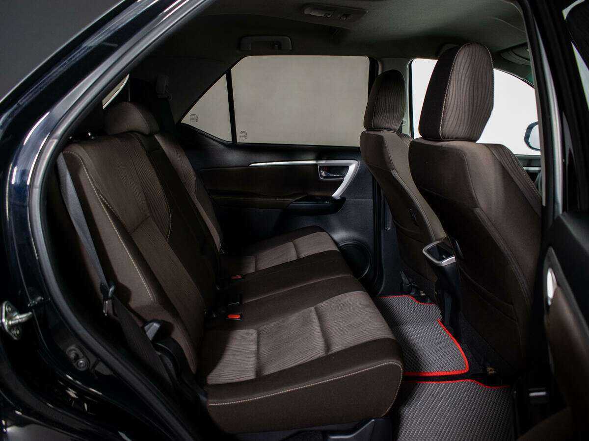 Toyota Fortuner с пробегом — 2018 год. Фото: #7