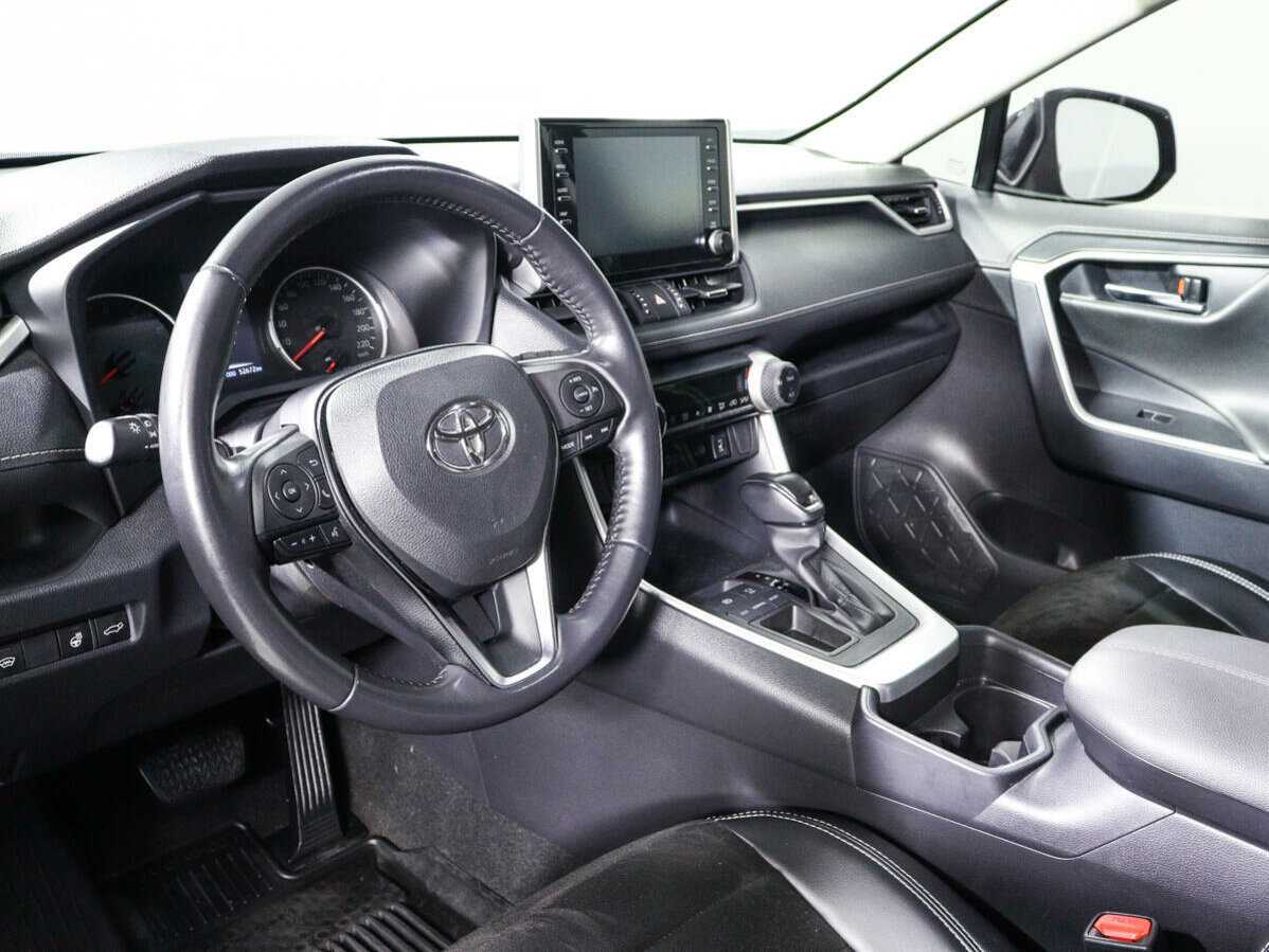 Toyota RAV4 с пробегом — 2021 год. Фото: #11