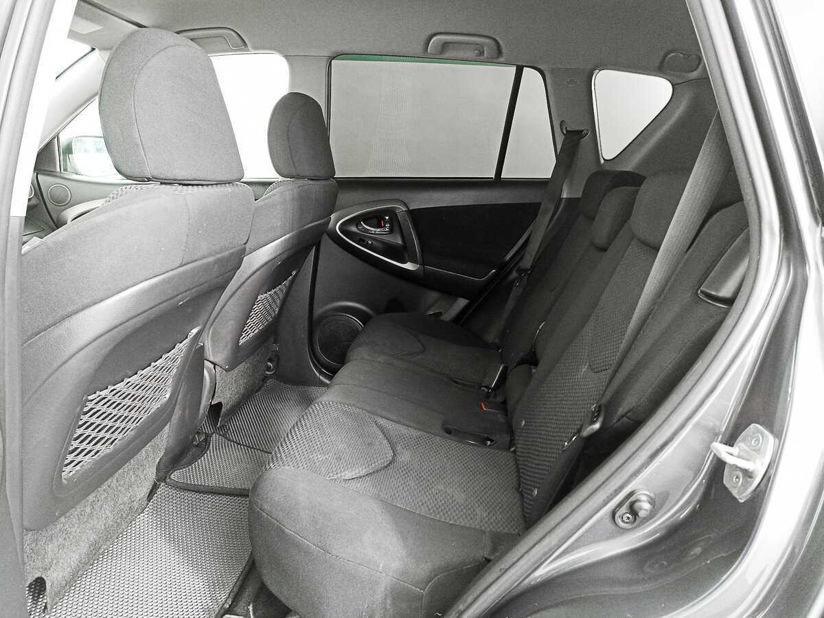Toyota RAV4 с пробегом — 2011 год. Фото: #9
