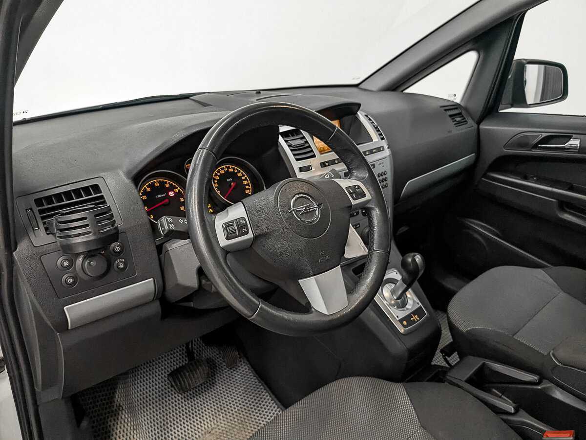 Opel Zafira с пробегом — 2013 год. Фото: #14