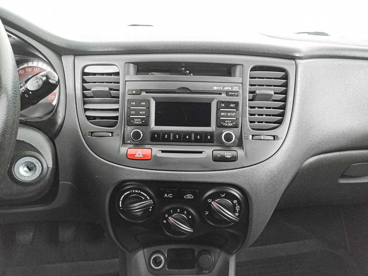 Kia Rio с пробегом — 2010 год. Фото: #12